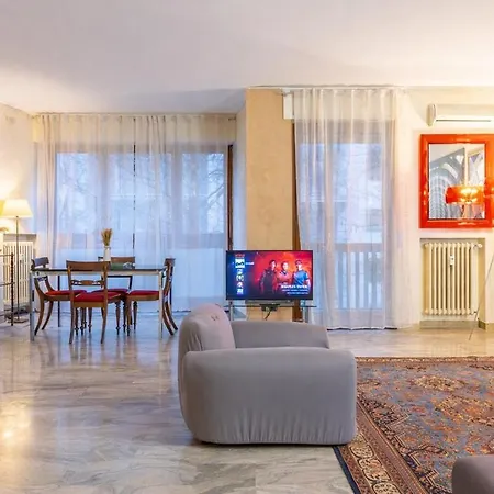 Apartmán - Spacious And Bright Apartment, Elegant Area Milán