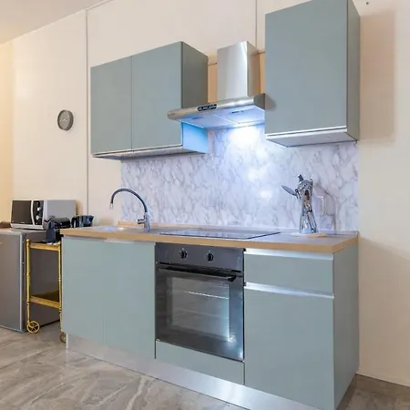 - Spacious And Bright Apartment, Elegant Area Apartmán *