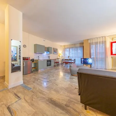 - Spacious And Bright Apartment, Elegant Area * Milán