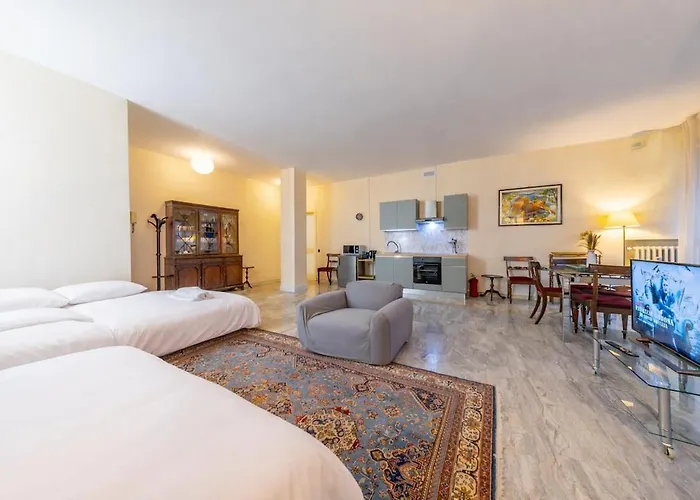- Spacious And Bright Apartment, Elegant Area * מילאנו